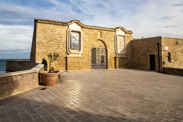 Bari, la storia della Muraglia: dalle origini nel IV secolo a.C. alle distruzioni ottocentesche